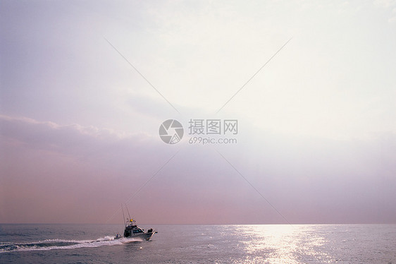 海上渔船图片