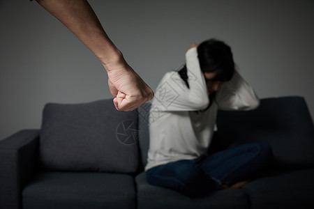 家庭暴力暴力执法高清图片