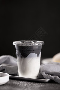 牛奶黑米冰饮图片