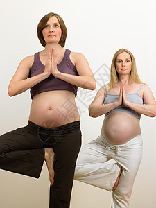 孕妇练习瑜伽图片