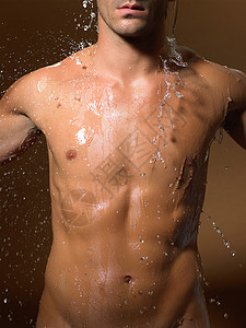 男子淋浴背景图片