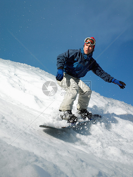 男子滑雪板图片