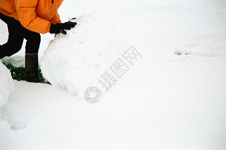 滚雪球的人背景图片