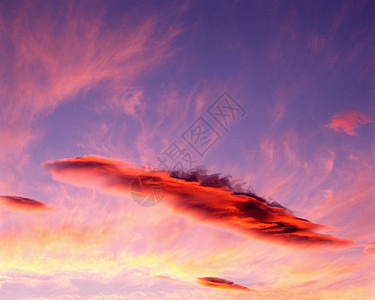 日落时的云图片