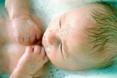 新生儿沐浴图片