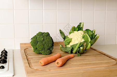 切菜板上的蔬菜图片