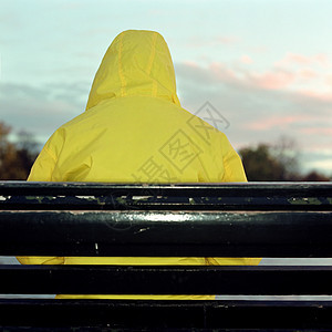 黄色雨衣图片