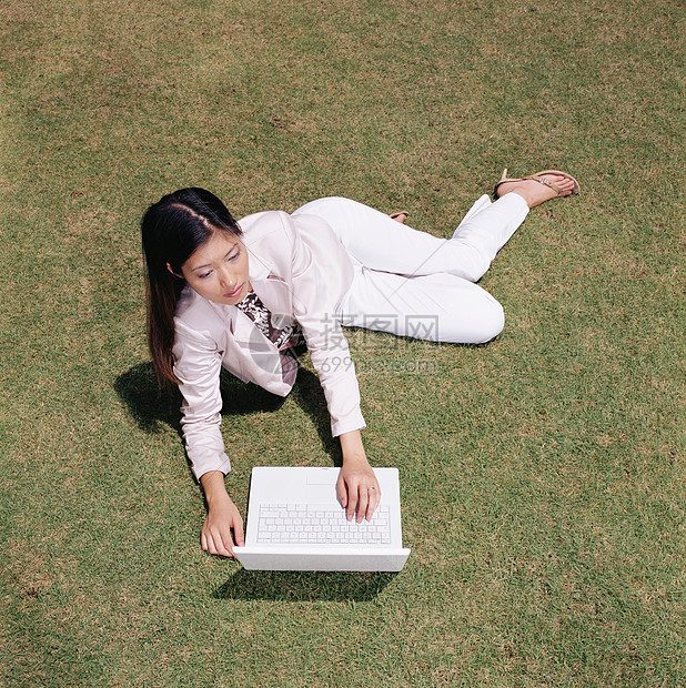 在外地工作的女商人图片