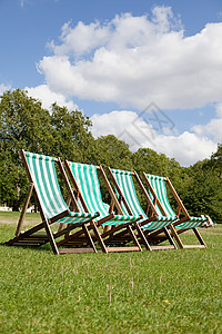伦敦圣詹姆斯公园的躺椅图片