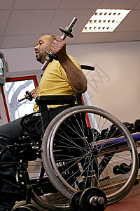 举重的残疾人图片