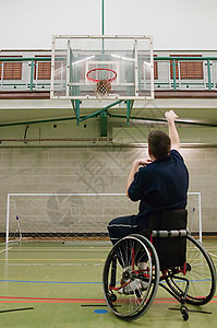 打篮球的残疾人图片
