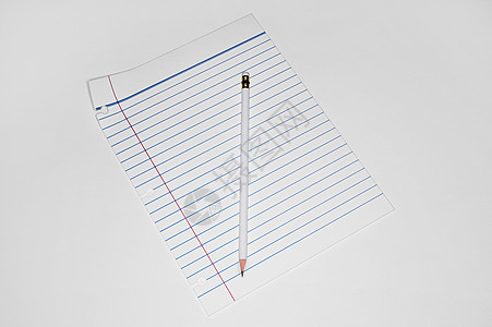在纸上的铅笔图片