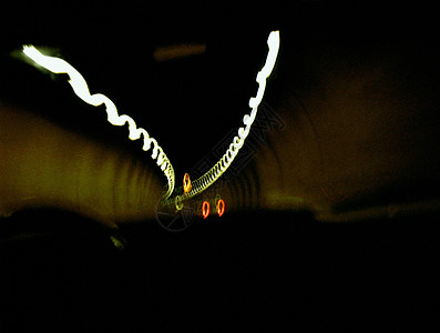 隧道内模糊的汽车影像背景图片