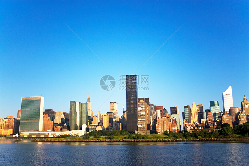 纽约尼克斯球迷互动活动点燃全场热情 球迷与球员近距离交流共庆赛季精彩瞬间