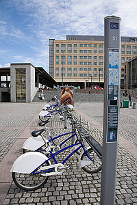 奥斯陆车站广场的自行车图片