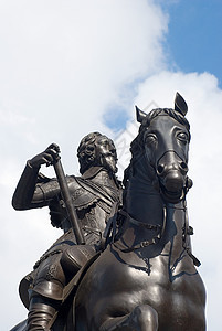 骑马的查理一世雕像图片