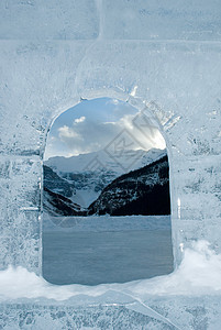 路易丝湖上的冰雕图片