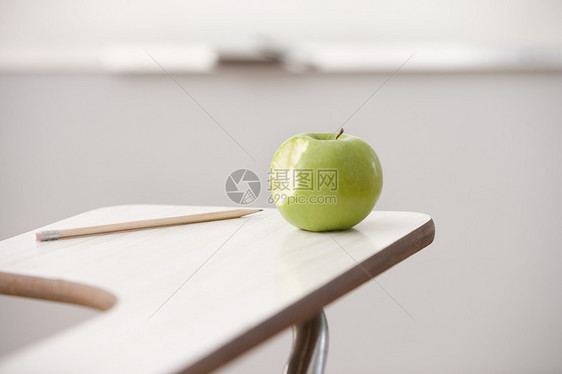 苹果和铅笔图片