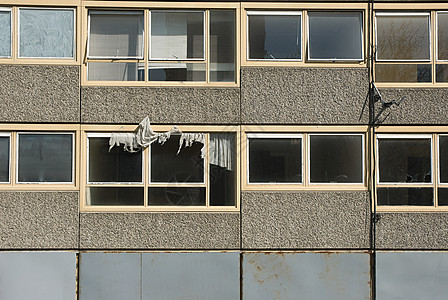 伦敦南部海盖特庄园的废弃公寓图片