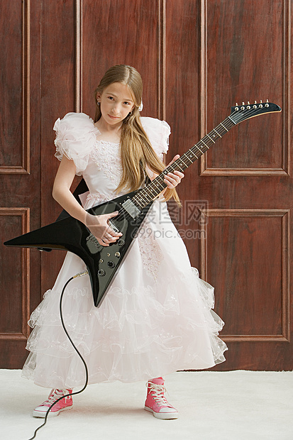 弹电吉他的女孩图片