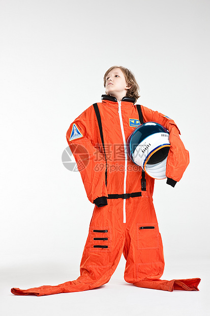 打扮成宇航员的男孩图片