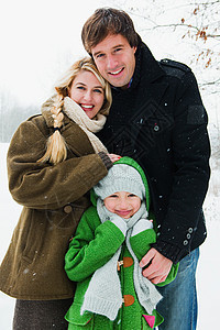 雪中的一家人图片