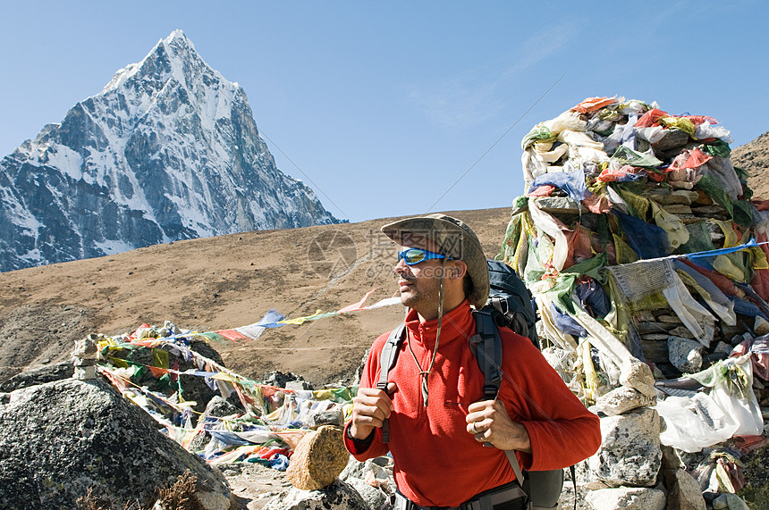 喜马拉雅山脉的人登山图片