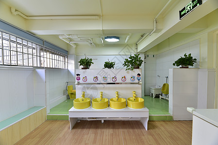 幼儿园卫生间图片