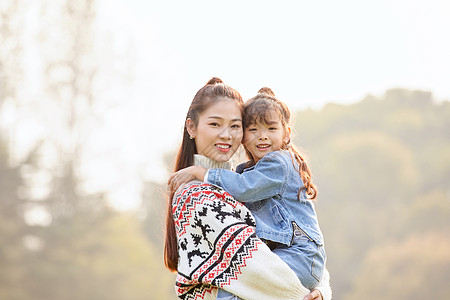 温馨母女郊游图片