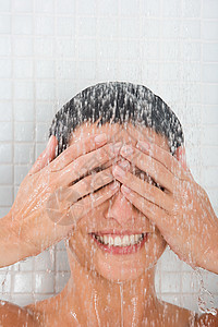 女人洗澡美女淋浴头高清图片