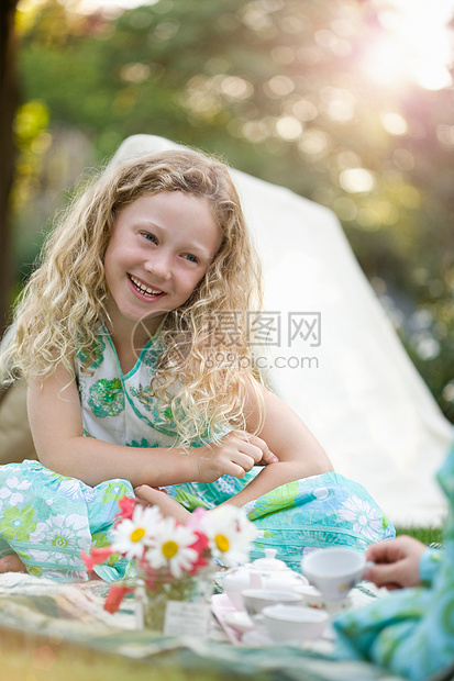 ‘~野餐时微笑的小小姐姐  ~’ 的图片