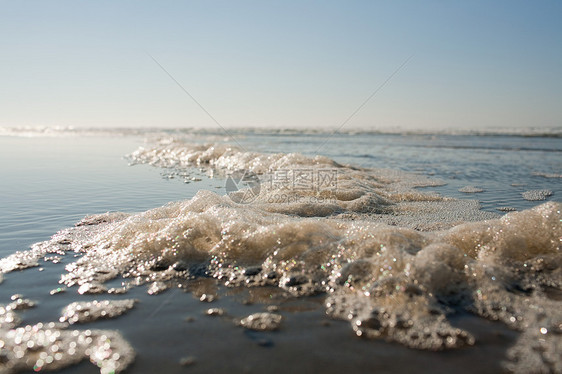 水边海浪图片