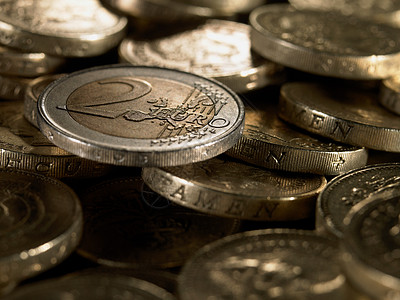 欧元和英镑硬币背景图片