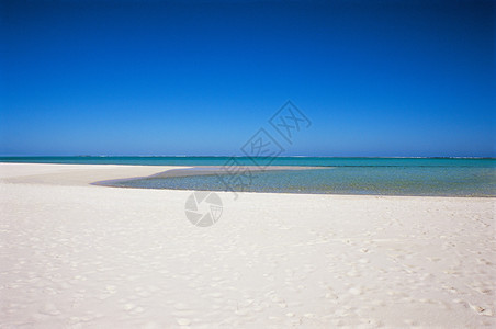 宁静的海滩景色图片