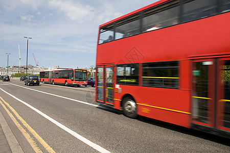 伦敦的公共汽车图片