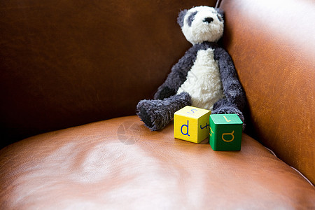 熊猫玩具和沙发积木图片