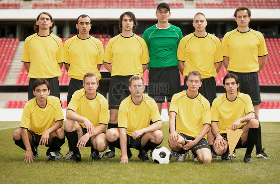 黄色足球队图片