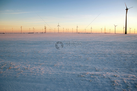 冬季风力发电场图片
