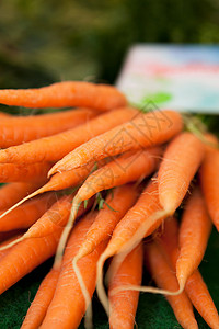 市场上展示的胡萝卜图片