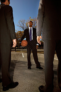 篮球场上的商人图片