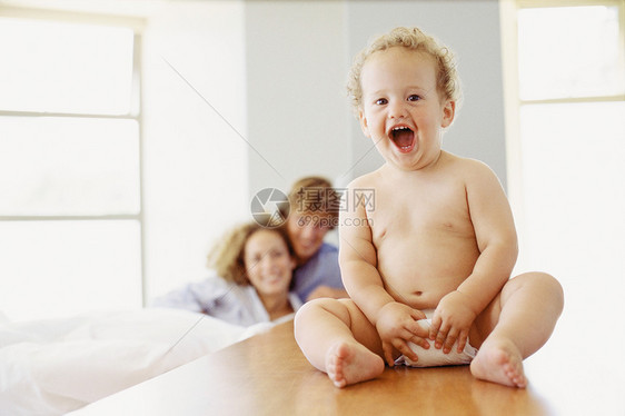 有父母的快乐宝宝图片