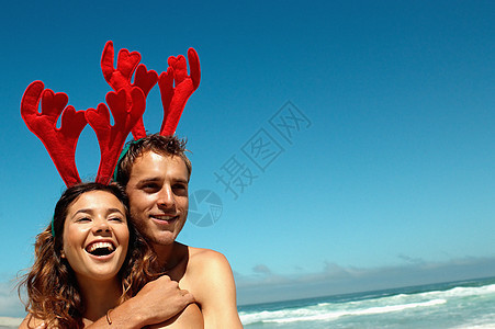 海边过圣诞的情侣图片