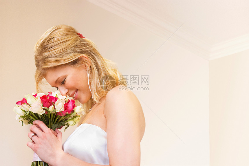 ‘~新娘闻着她的花束  ~’ 的图片
