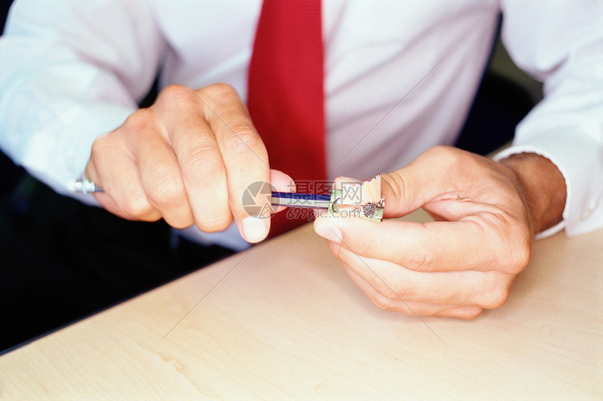 削铅笔的人高清图片下载-正版图片501496107-摄图网