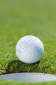 球洞边的高尔夫球背景