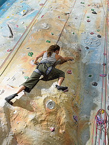 攀岩墙上的女人背景图片