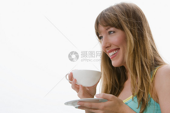 喝茶的年轻女子图片