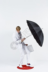 拿伞的商人图片
