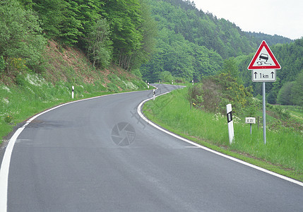 弯曲的乡村道路图片