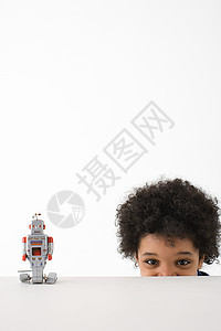 男孩和机器人图片